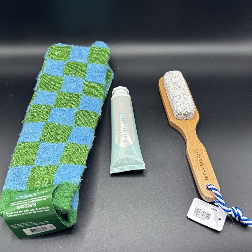 Bath & Body Works Foot Care Routine Gift Set Socks Cream Pumice Stone Christmas - Picture 5 of 14
